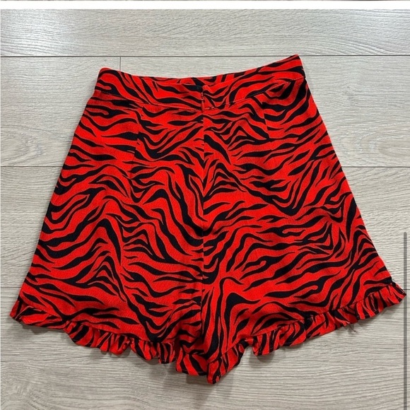 Aritzia Sunday Best Gemma Red Black Printed Ruffle Shorts - Picture 4 of 9
